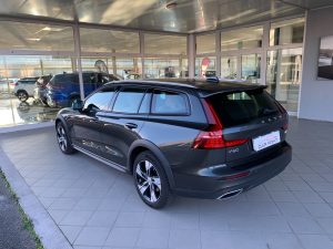 Volvo V60 Cross Country D4 AWD Geartronic Business Plus