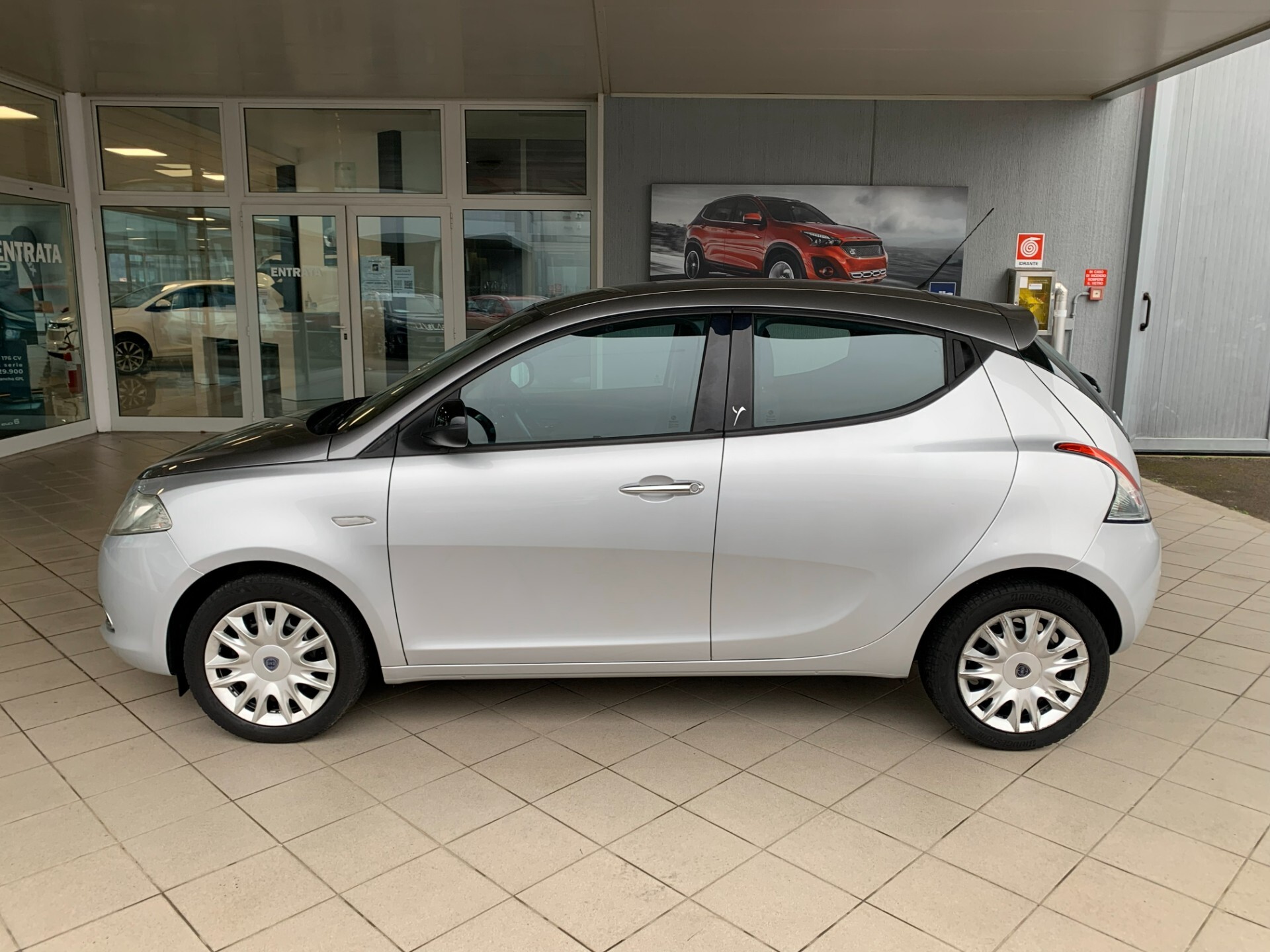 Lancia Ypsilon 0.9 TwinAir 85 CV 5 porte S&S Platinum