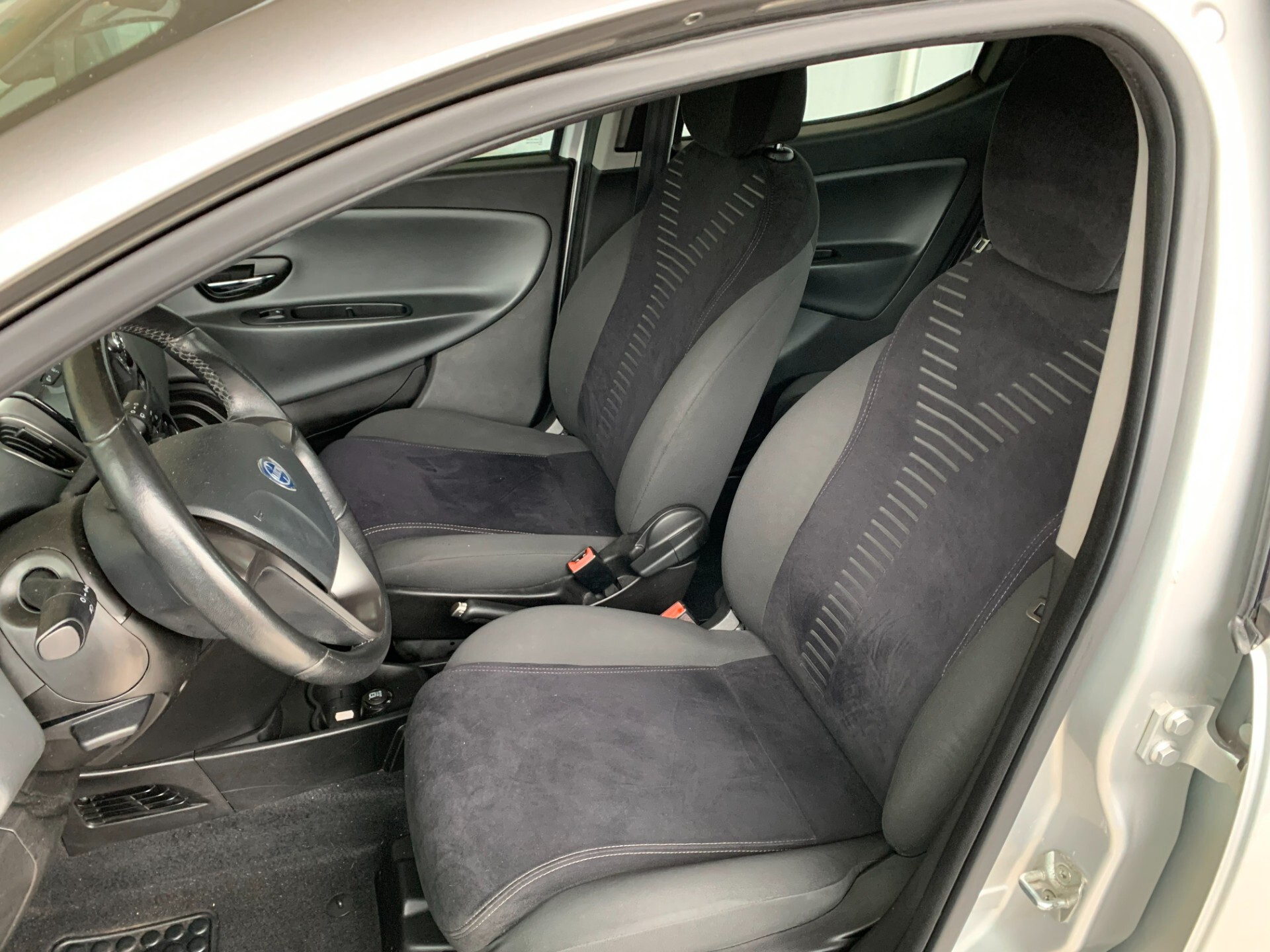 Lancia Ypsilon 0.9 TwinAir 85 CV 5 porte S&S Platinum