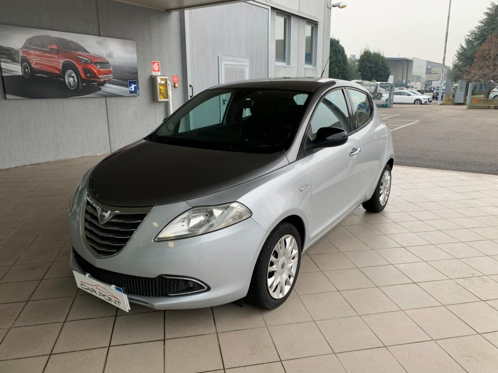 Lancia Ypsilon 0.9 TwinAir 85 CV 5 porte S&S Platinum