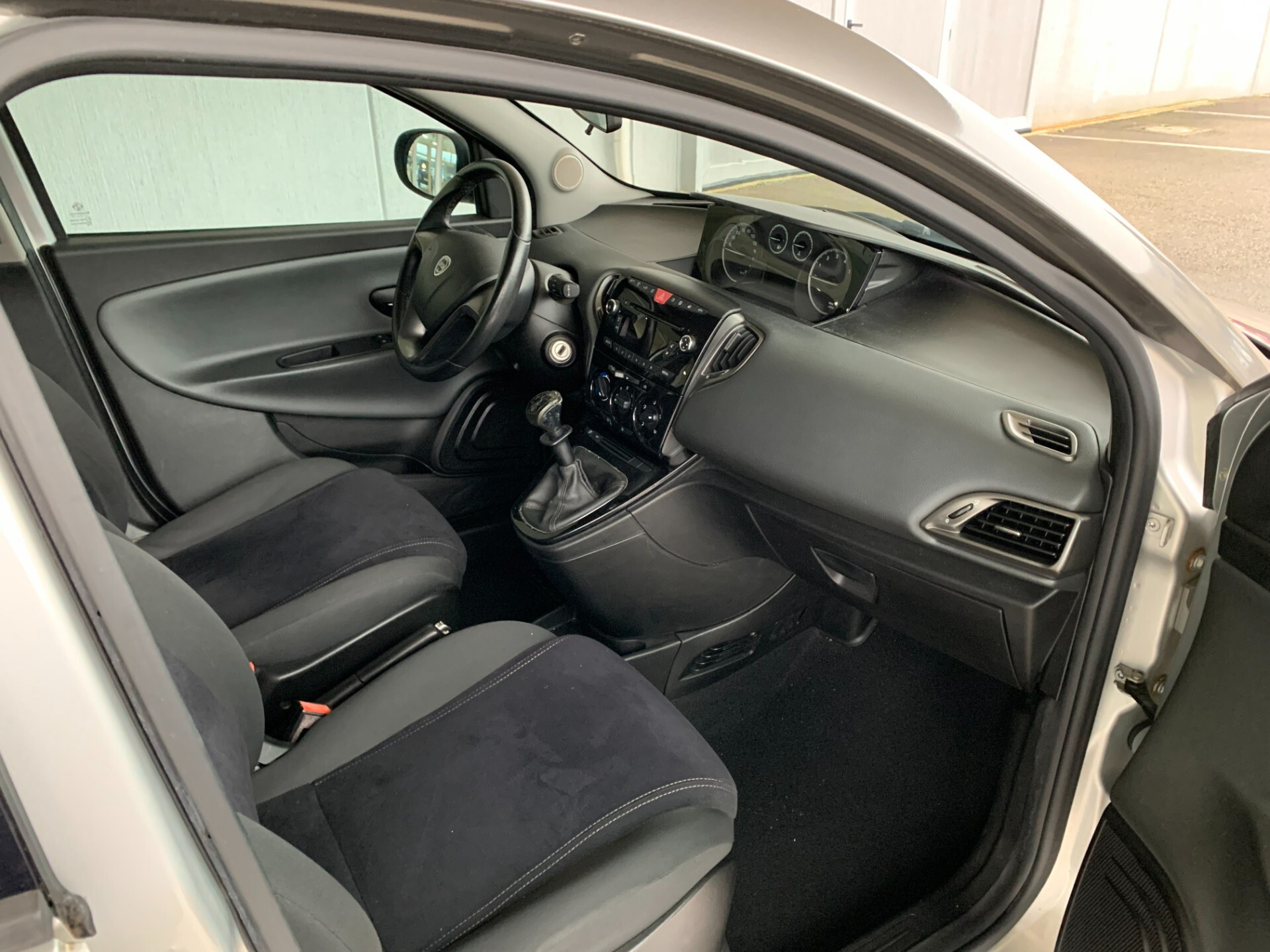 Lancia Ypsilon 0.9 TwinAir 85 CV 5 porte S&S Platinum