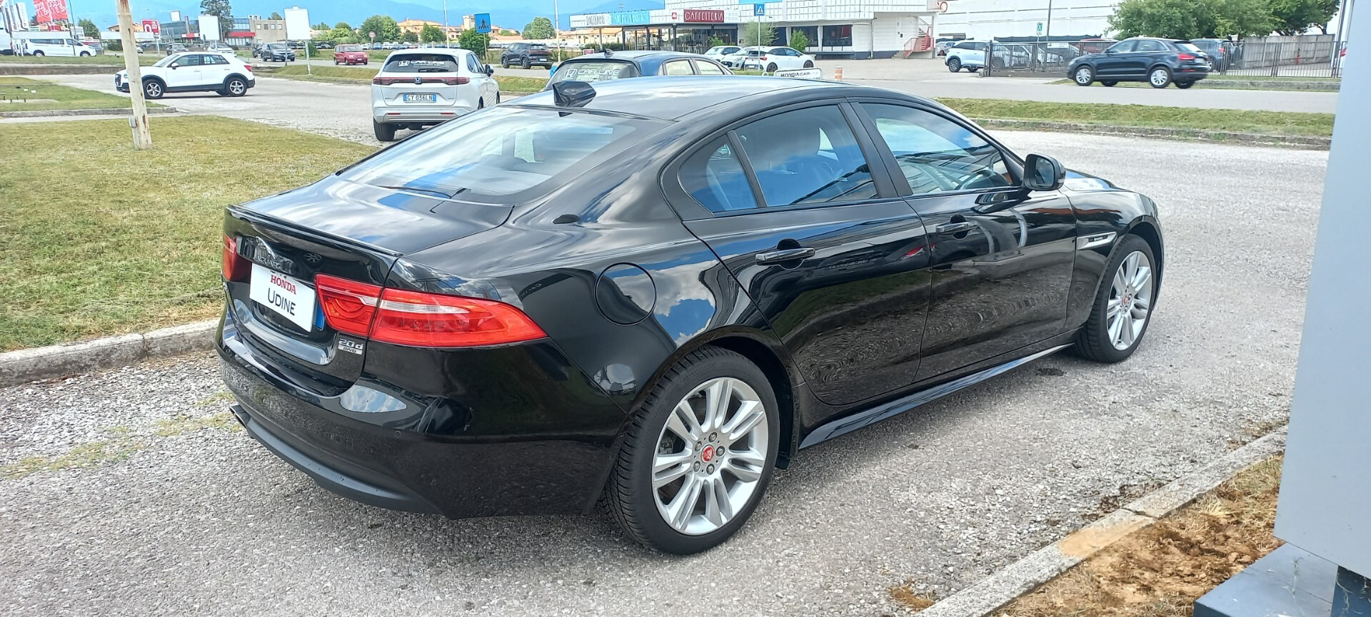 Jaguar XE 2.0 D Turbo 180 CV AWD aut. R-Sport