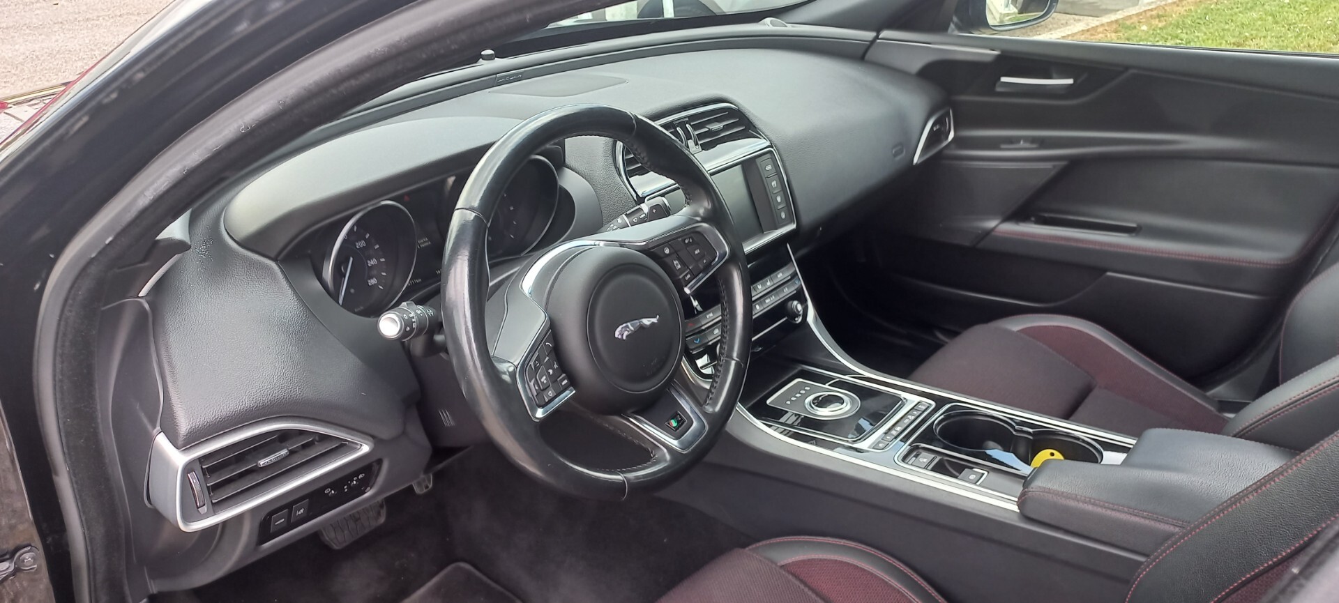 Jaguar XE 2.0 D Turbo 180 CV AWD aut. R-Sport