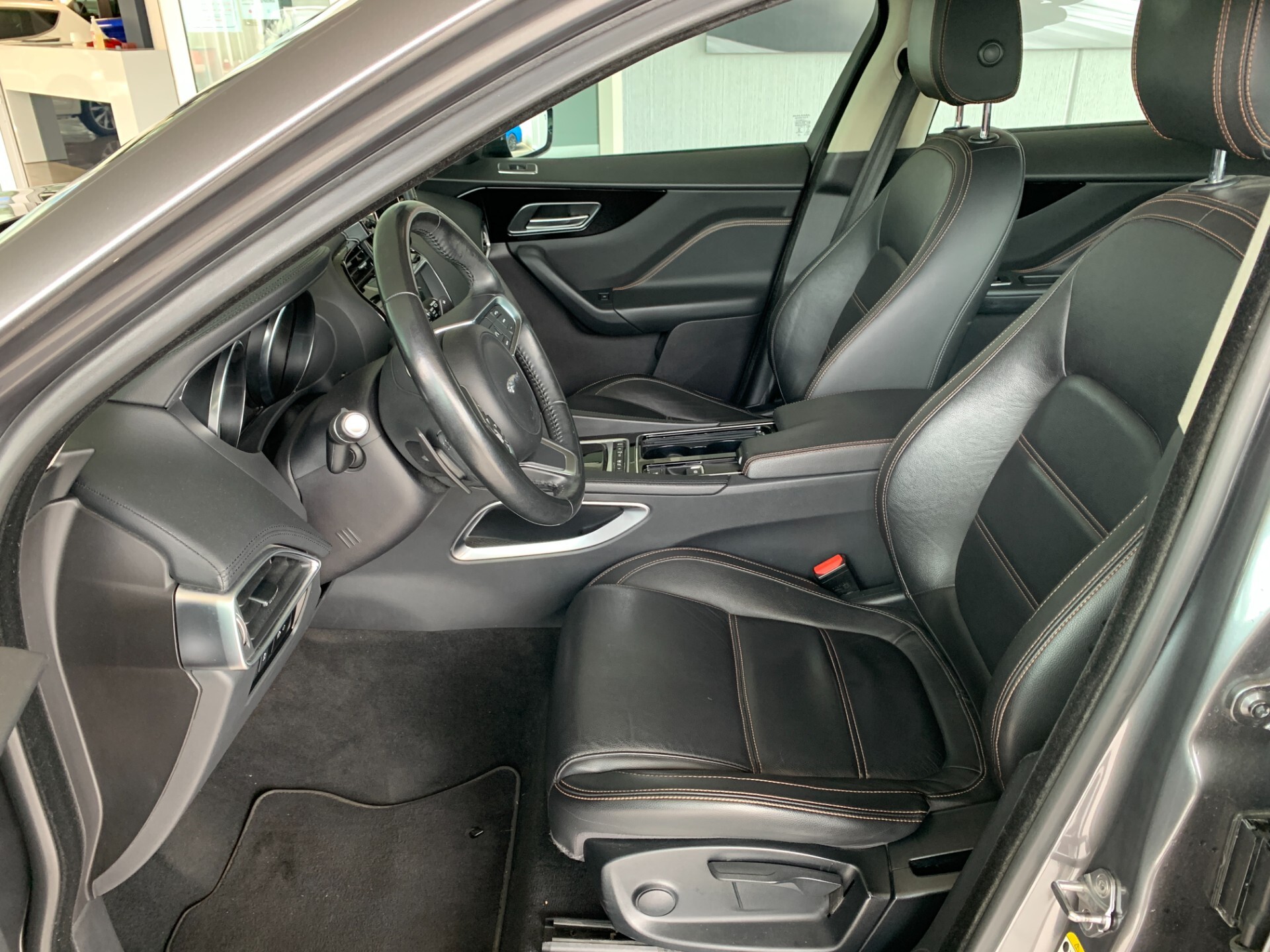Jaguar F-Pace 2.0 D 180 CV AWD aut. Prestige