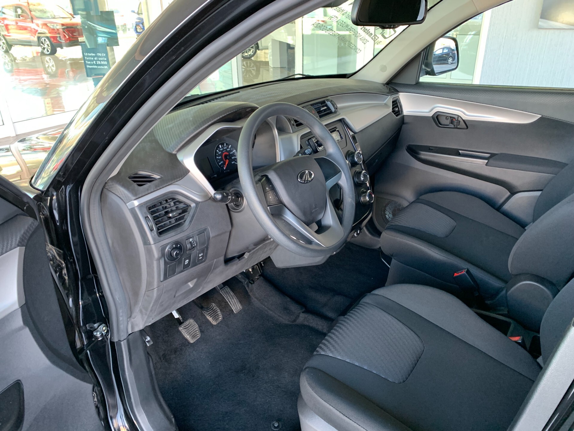 Mahindra KUV100 1.2 VVT K6+