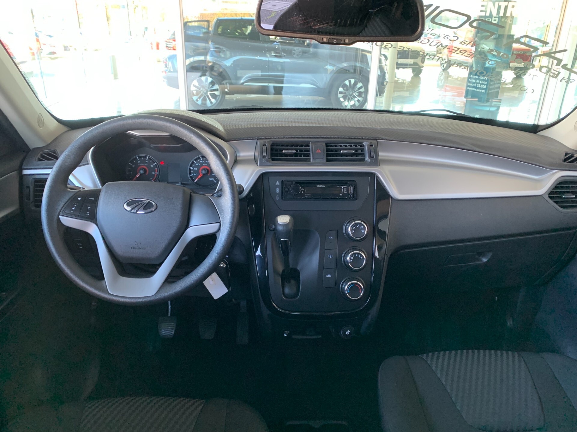 Mahindra KUV100 1.2 VVT K6+