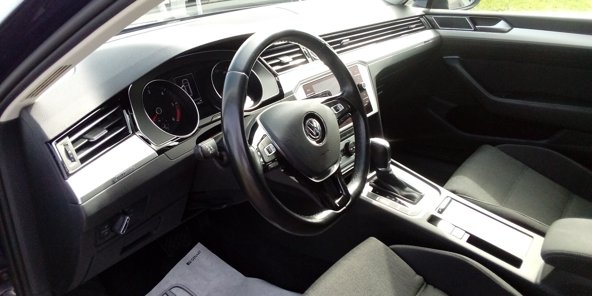 Volkswagen Passat Variant 1.6 TDI SCR DSG Business BMT