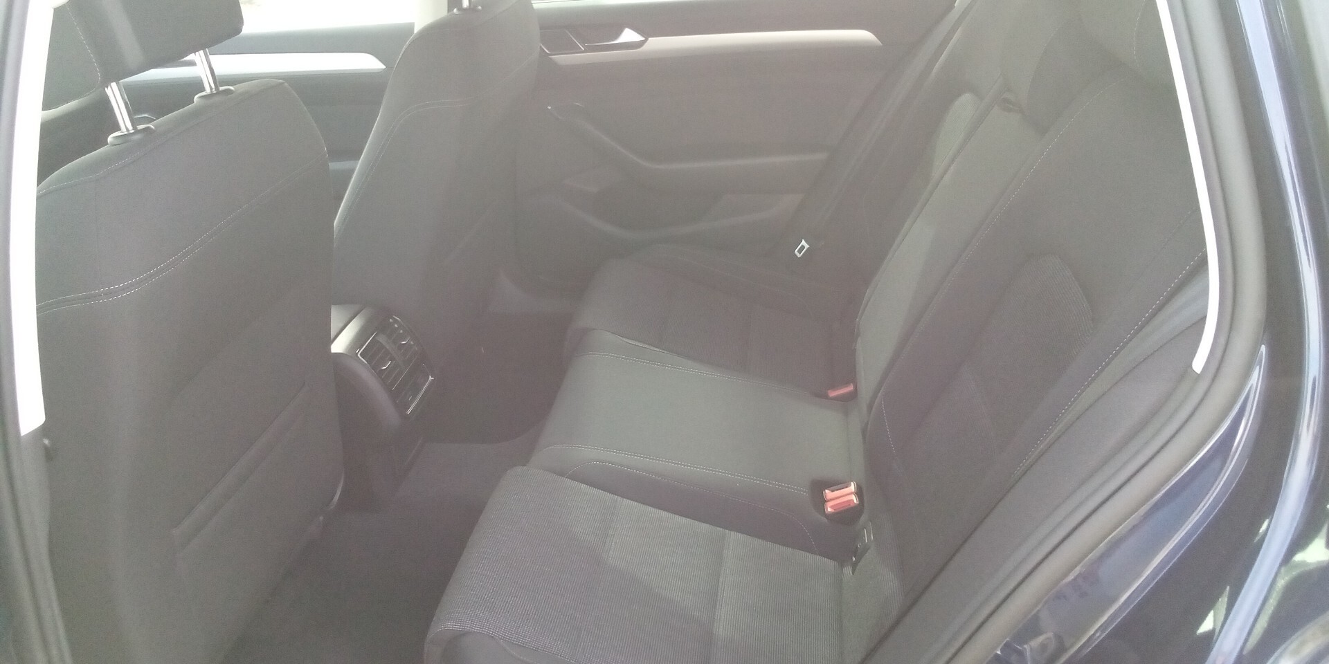 Volkswagen Passat Variant 1.6 TDI SCR DSG Business BMT